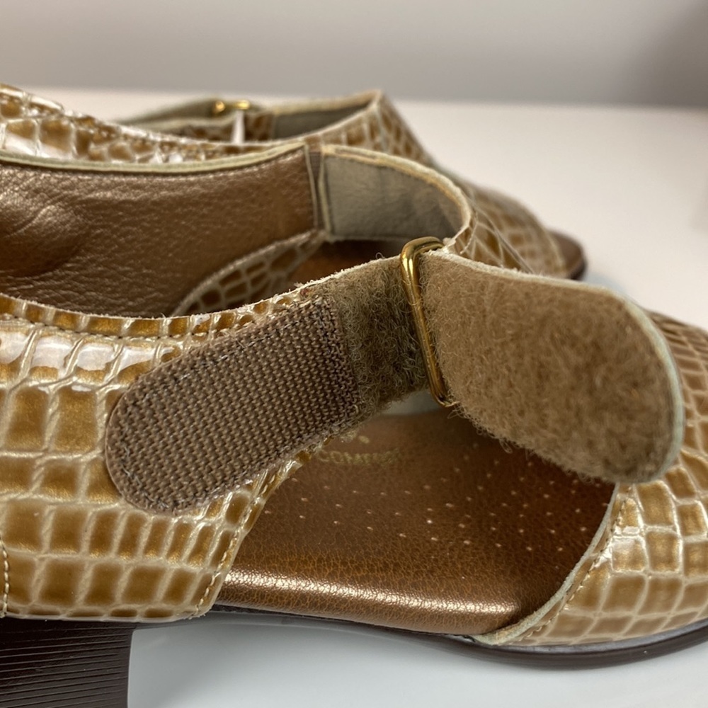 SAS Suntimer Heel Strap Sandal in Beige Croc Color Size 7S(slim) - Picture 13 of 15
